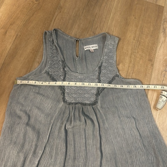 **SOLD ON MERCARI**Knox Rose gray flowy boho sleeveless women’s top size medium - Picture 7 of 8